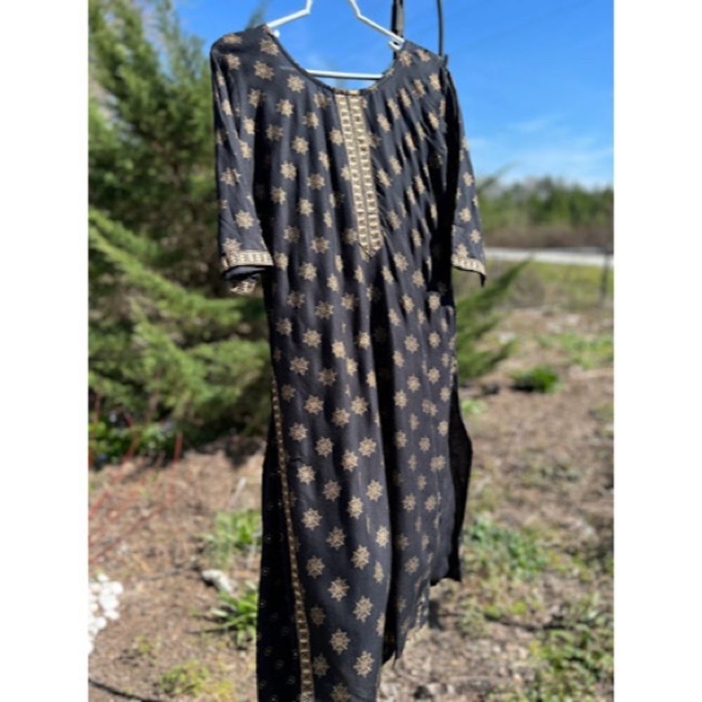 NWOT  Ladies Pakistani Black and Gold Kurta  Kurtas size 42 xl